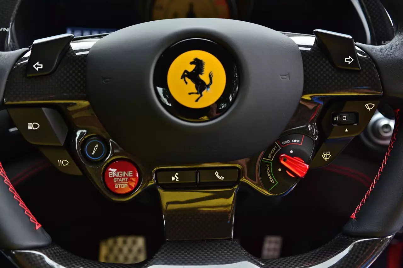 ลองของหรู รีวิวซุปเปอร์คาร์เปิดประทุน Ferrari Portofino