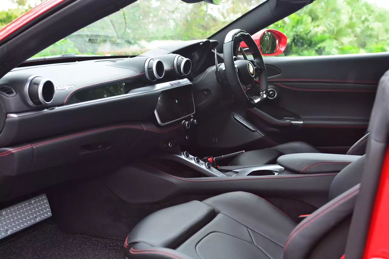 ลองของหรู รีวิวซุปเปอร์คาร์เปิดประทุน Ferrari Portofino