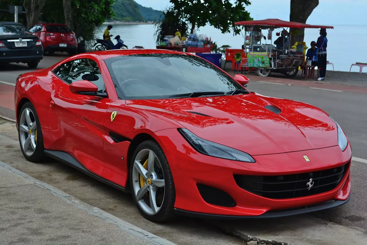 ลองของหรู รีวิวซุปเปอร์คาร์เปิดประทุน Ferrari Portofino