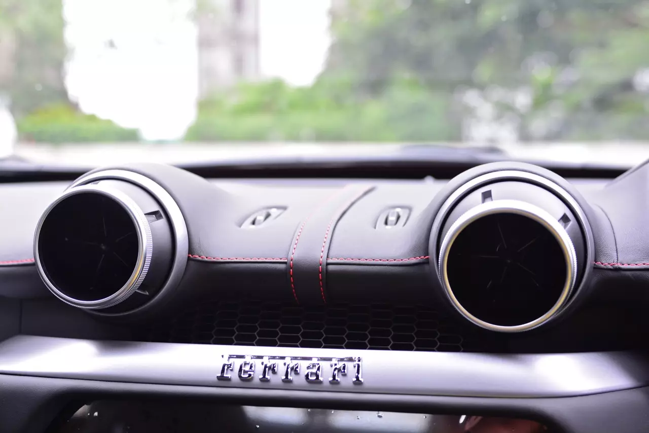 ลองของหรู รีวิวซุปเปอร์คาร์เปิดประทุน Ferrari Portofino