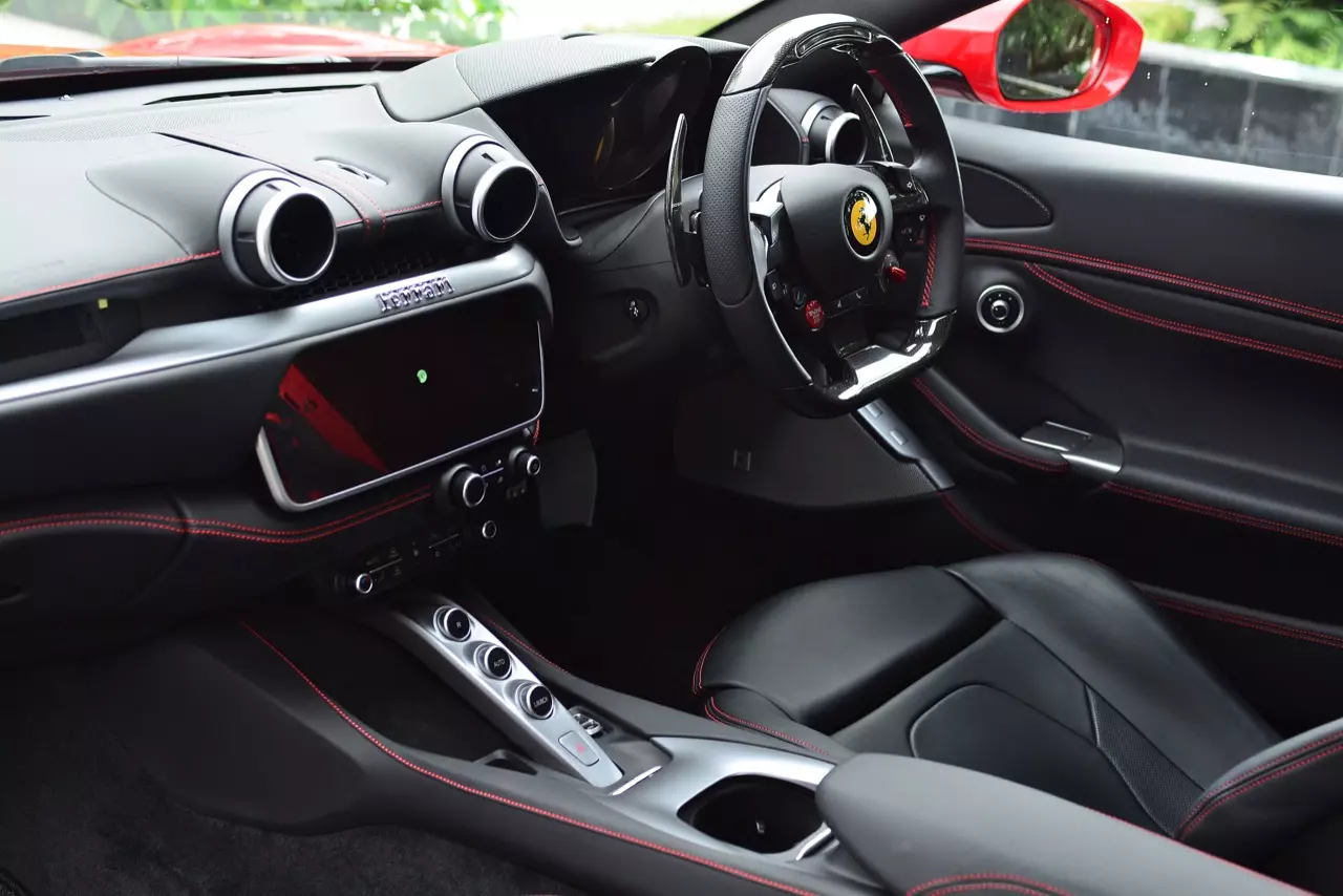 ลองของหรู รีวิวซุปเปอร์คาร์เปิดประทุน Ferrari Portofino