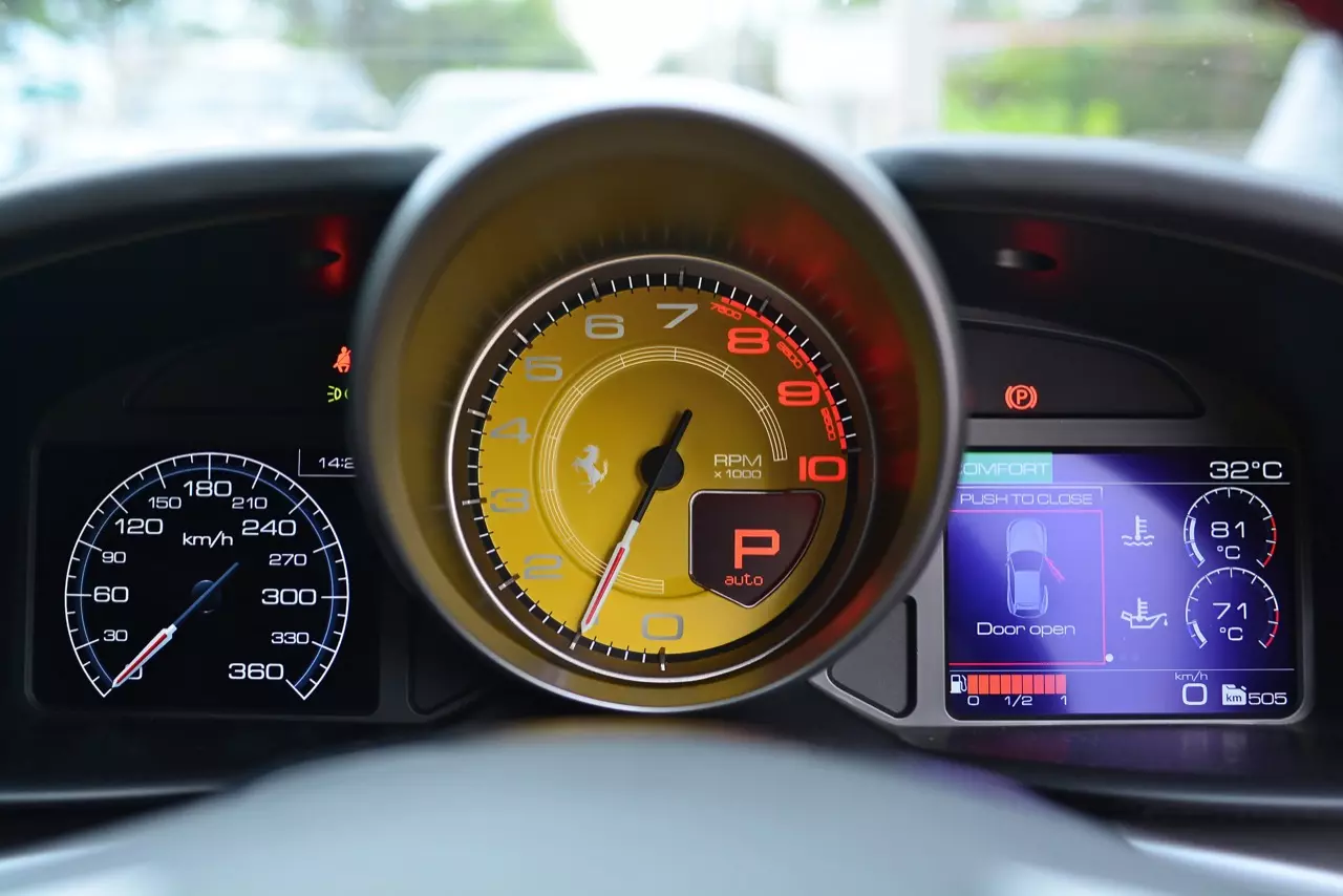 ลองของหรู รีวิวซุปเปอร์คาร์เปิดประทุน Ferrari Portofino