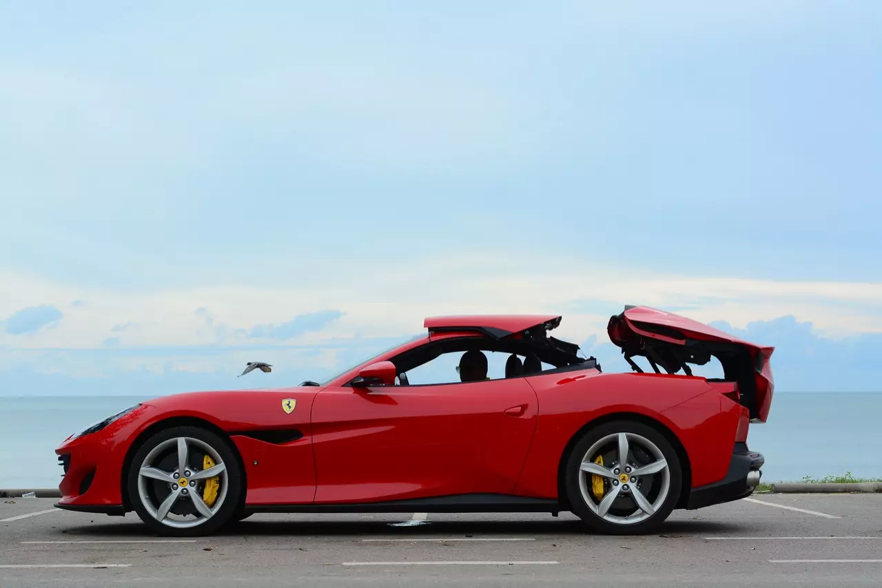 ลองของหรู รีวิวซุปเปอร์คาร์เปิดประทุน Ferrari Portofino