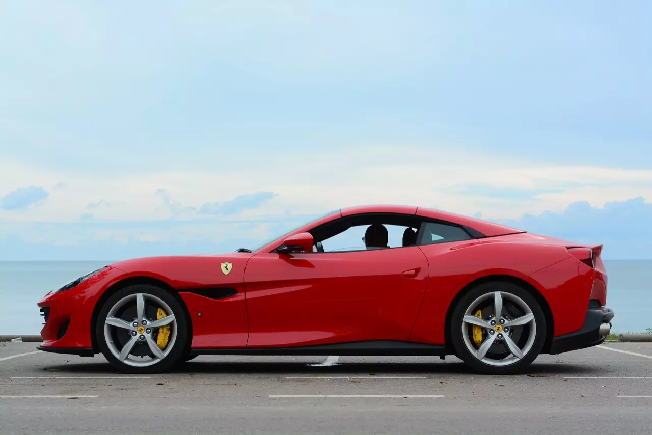 ลองของหรู รีวิวซุปเปอร์คาร์เปิดประทุน Ferrari Portofino