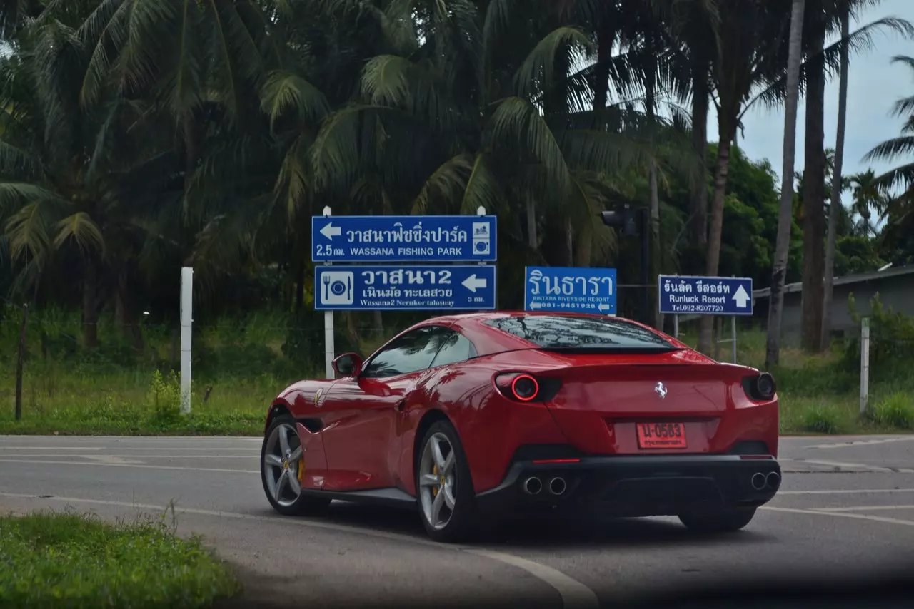 ลองของหรู รีวิวซุปเปอร์คาร์เปิดประทุน Ferrari Portofino