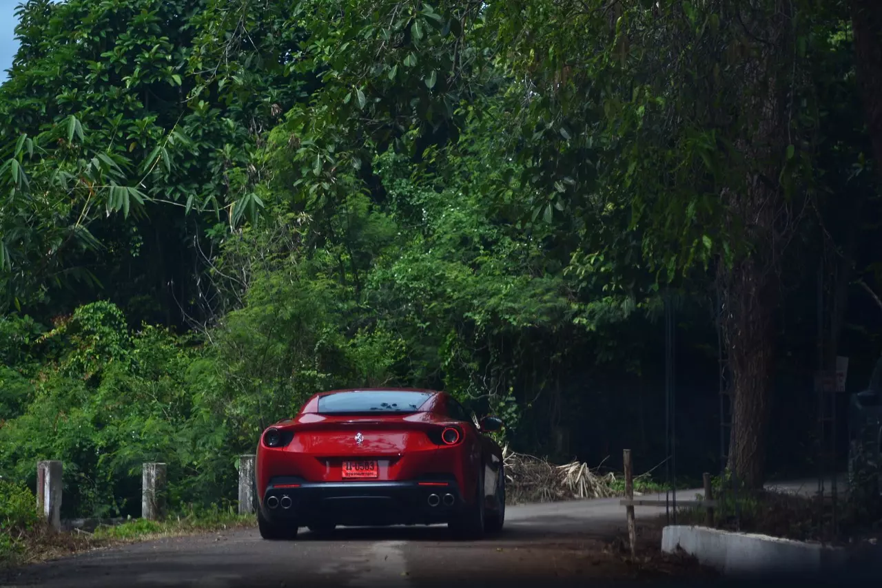 ลองของหรู รีวิวซุปเปอร์คาร์เปิดประทุน Ferrari Portofino