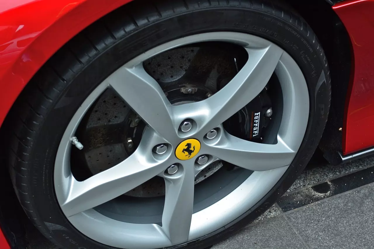ลองของหรู รีวิวซุปเปอร์คาร์เปิดประทุน Ferrari Portofino