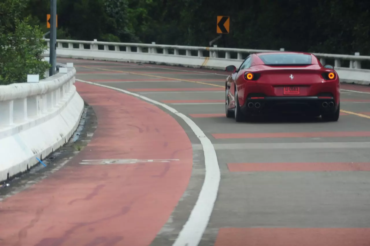 ลองของหรู รีวิวซุปเปอร์คาร์เปิดประทุน Ferrari Portofino