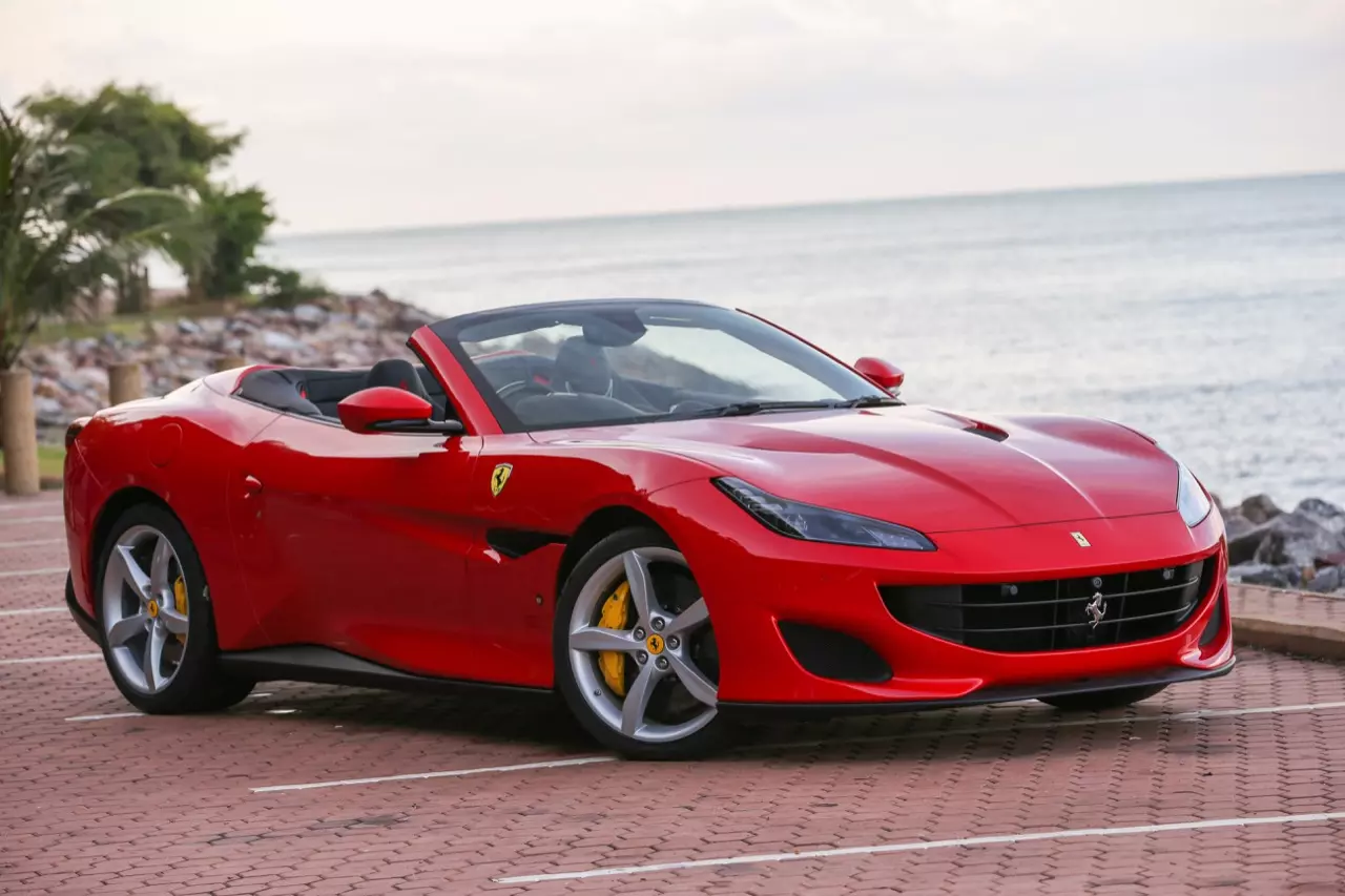 ลองของหรู รีวิวซุปเปอร์คาร์เปิดประทุน Ferrari Portofino