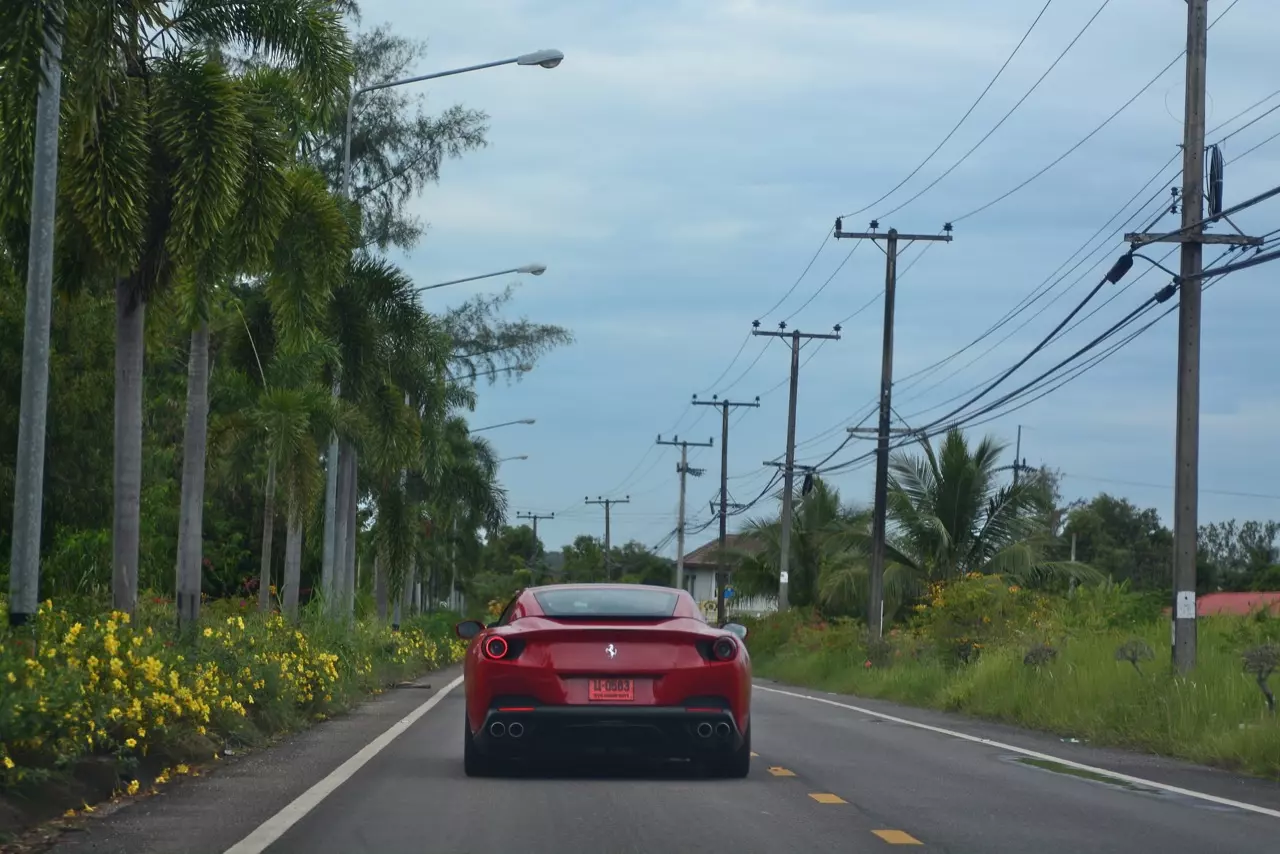 ลองของหรู รีวิวซุปเปอร์คาร์เปิดประทุน Ferrari Portofino