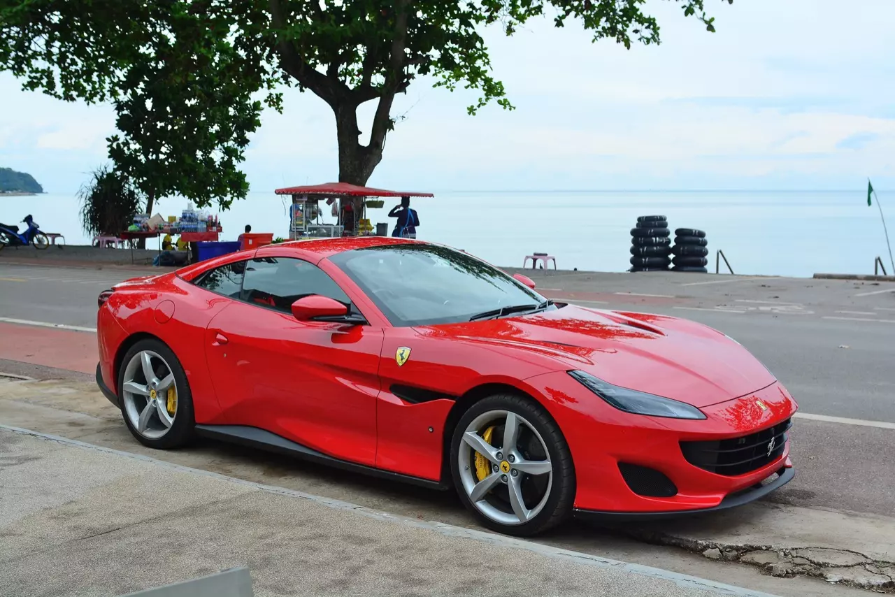 ลองของหรู รีวิวซุปเปอร์คาร์เปิดประทุน Ferrari Portofino