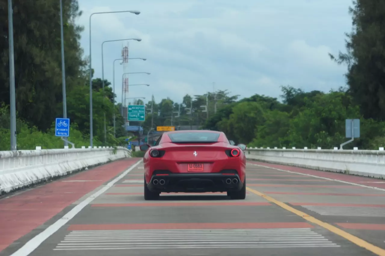 ลองของหรู รีวิวซุปเปอร์คาร์เปิดประทุน Ferrari Portofino