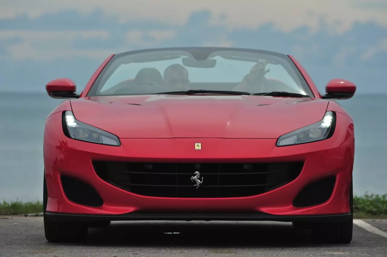 ลองของหรู รีวิวซุปเปอร์คาร์เปิดประทุน Ferrari Portofino