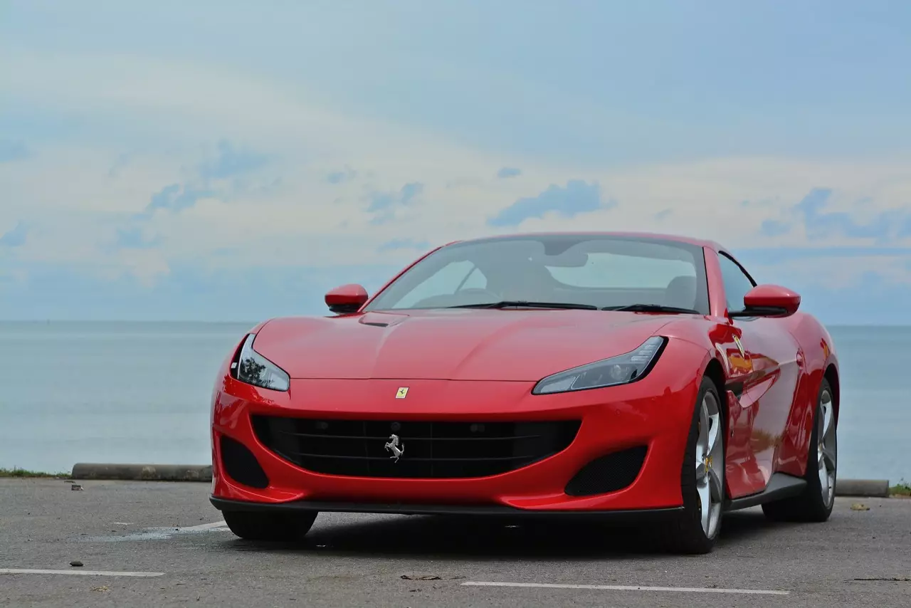 ลองของหรู รีวิวซุปเปอร์คาร์เปิดประทุน Ferrari Portofino