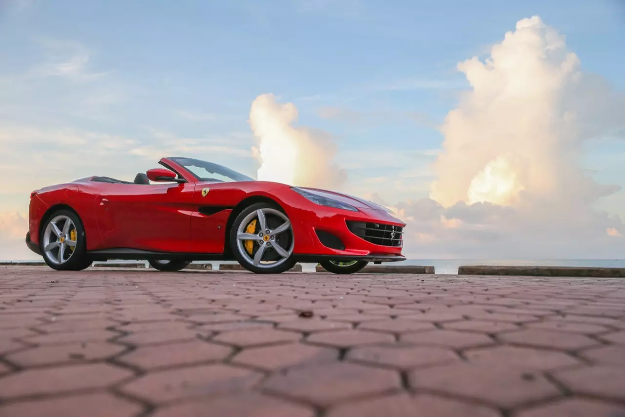 ลองของหรู รีวิวซุปเปอร์คาร์เปิดประทุน Ferrari Portofino