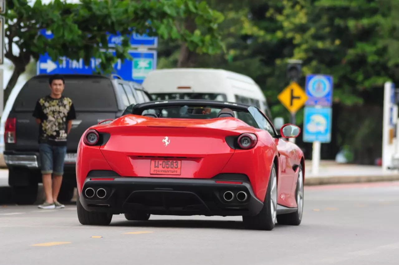 ลองของหรู รีวิวซุปเปอร์คาร์เปิดประทุน Ferrari Portofino