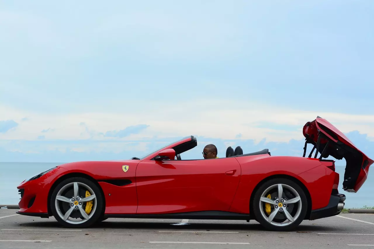 ลองของหรู รีวิวซุปเปอร์คาร์เปิดประทุน Ferrari Portofino