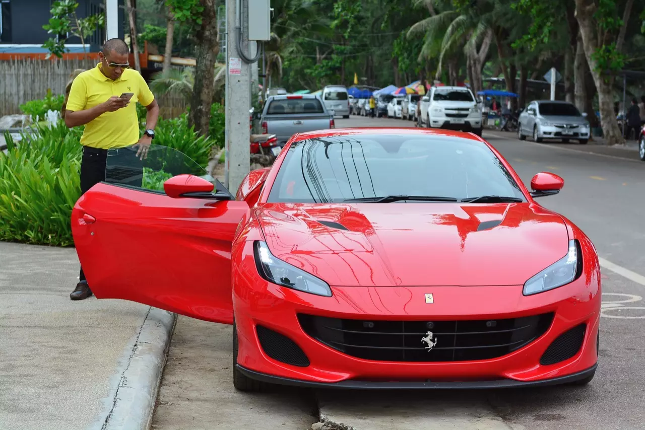 ลองของหรู รีวิวซุปเปอร์คาร์เปิดประทุน Ferrari Portofino
