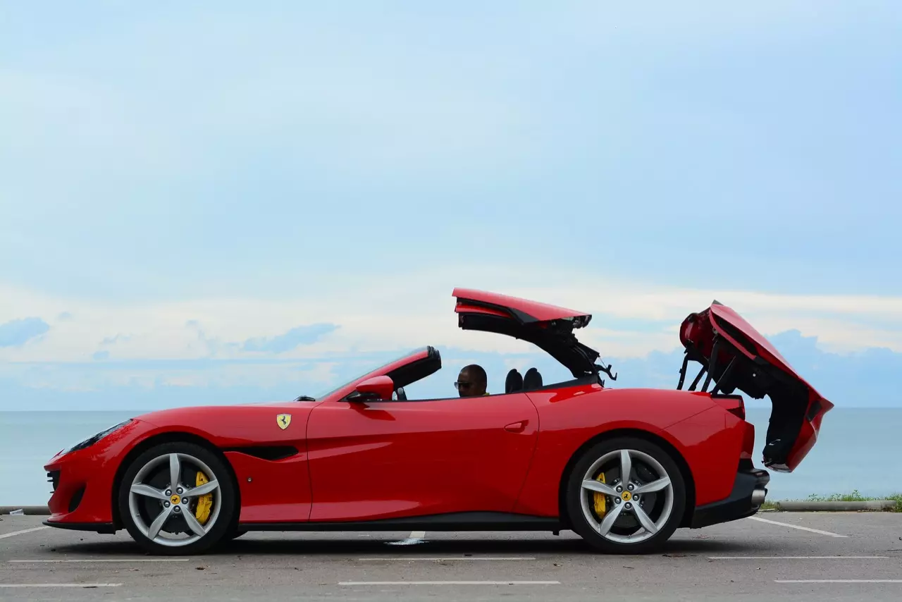 ลองของหรู รีวิวซุปเปอร์คาร์เปิดประทุน Ferrari Portofino