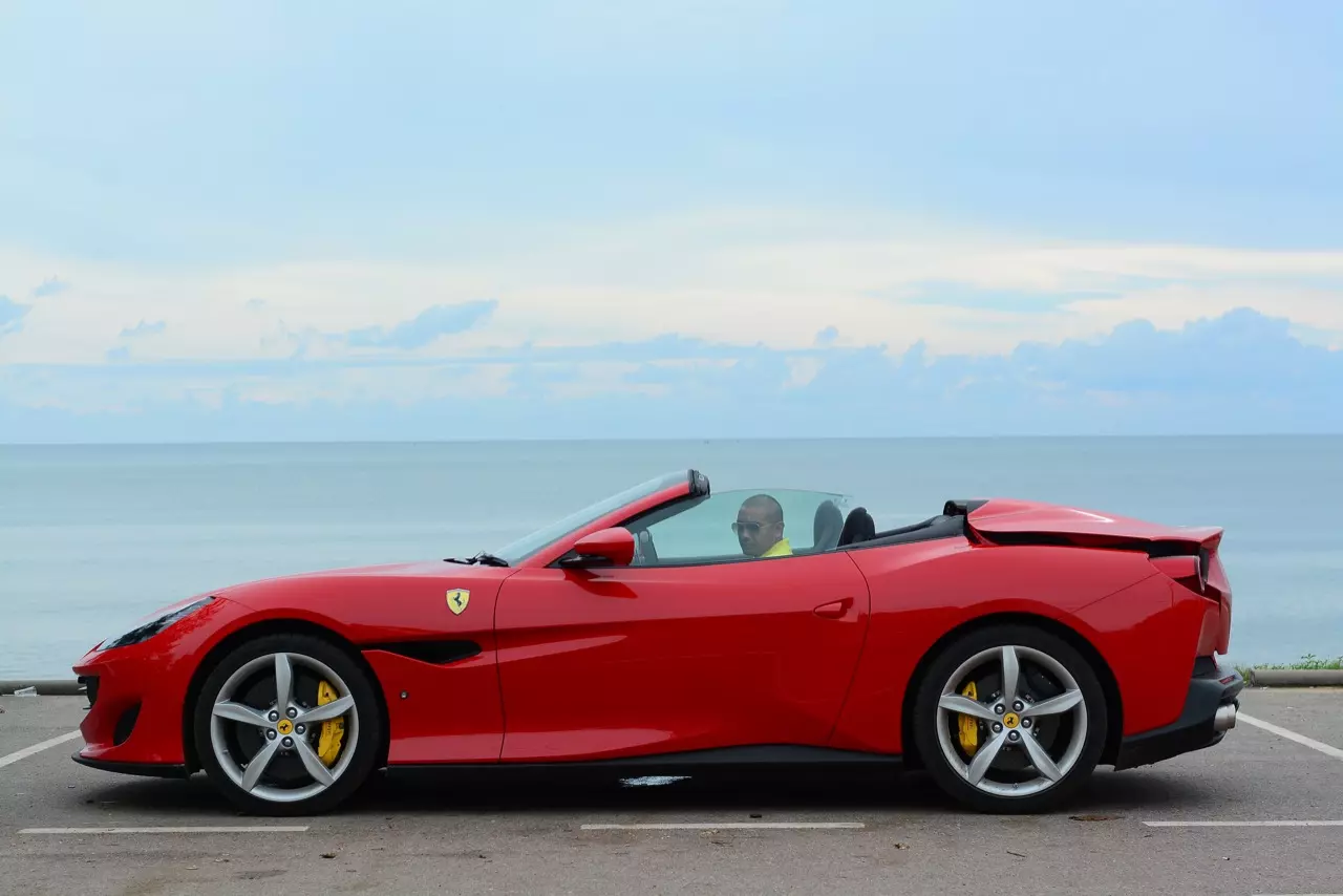 ลองของหรู รีวิวซุปเปอร์คาร์เปิดประทุน Ferrari Portofino