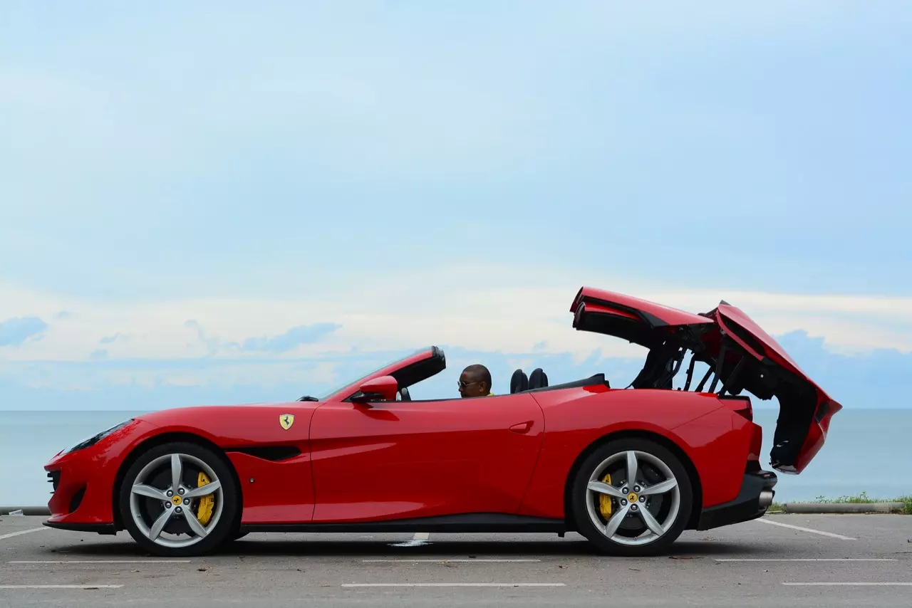 ลองของหรู รีวิวซุปเปอร์คาร์เปิดประทุน Ferrari Portofino