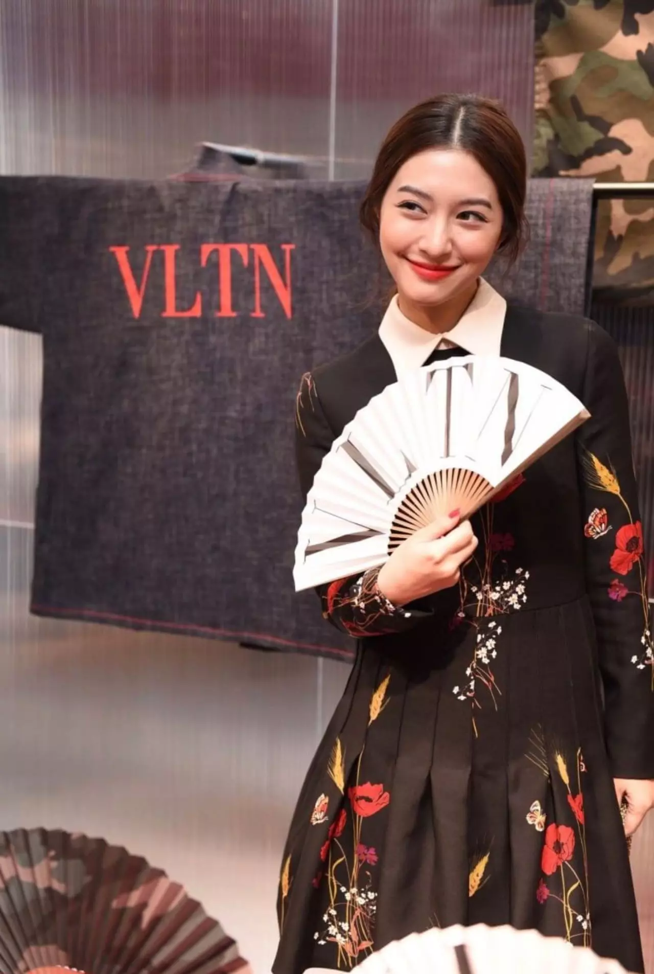 แฟชั่น "มิว นิษฐา" สุดปังถึงต่างแดน ลักชัวรี่ลุคสยบทุกสายตา