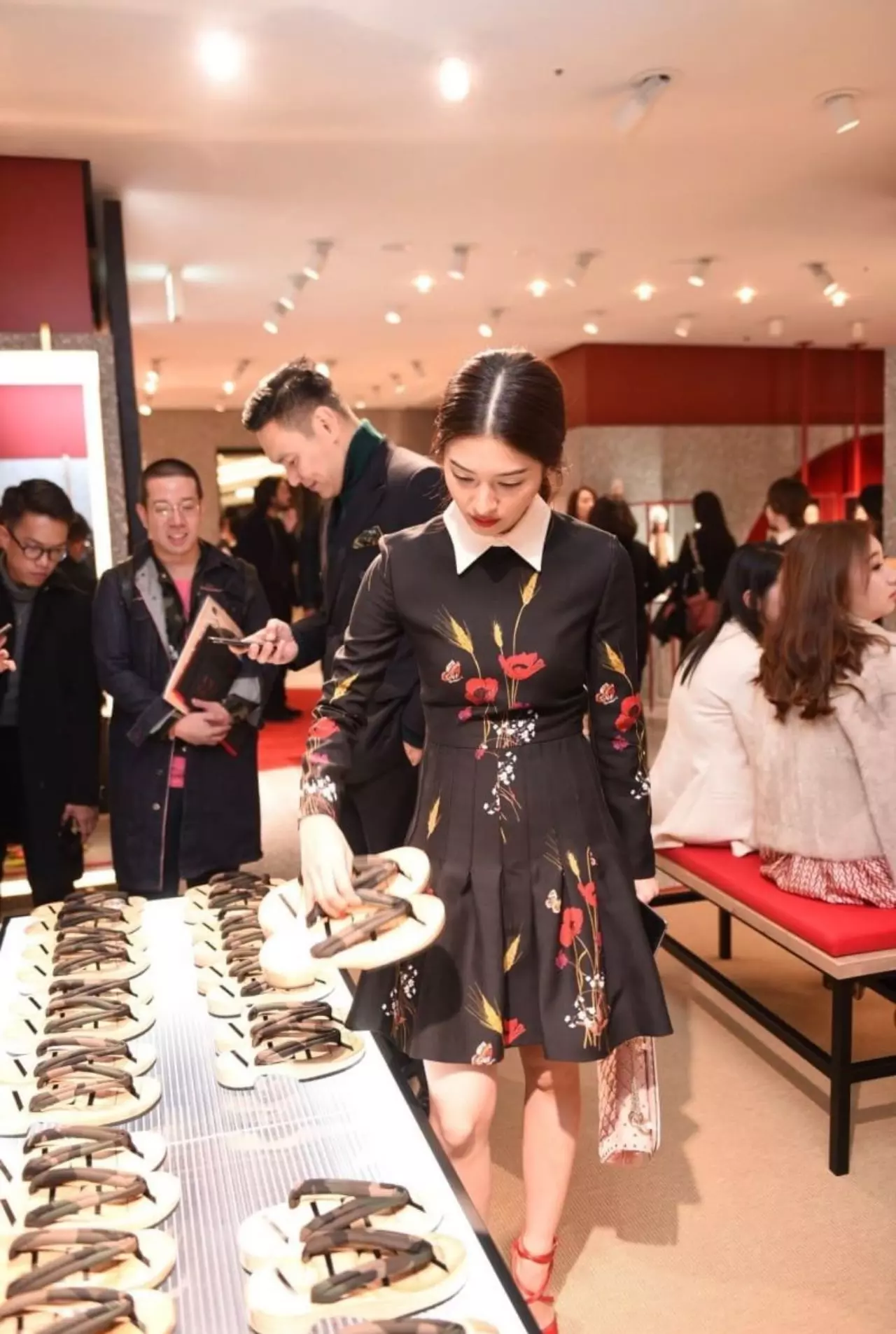 แฟชั่น "มิว นิษฐา" สุดปังถึงต่างแดน ลักชัวรี่ลุคสยบทุกสายตา
