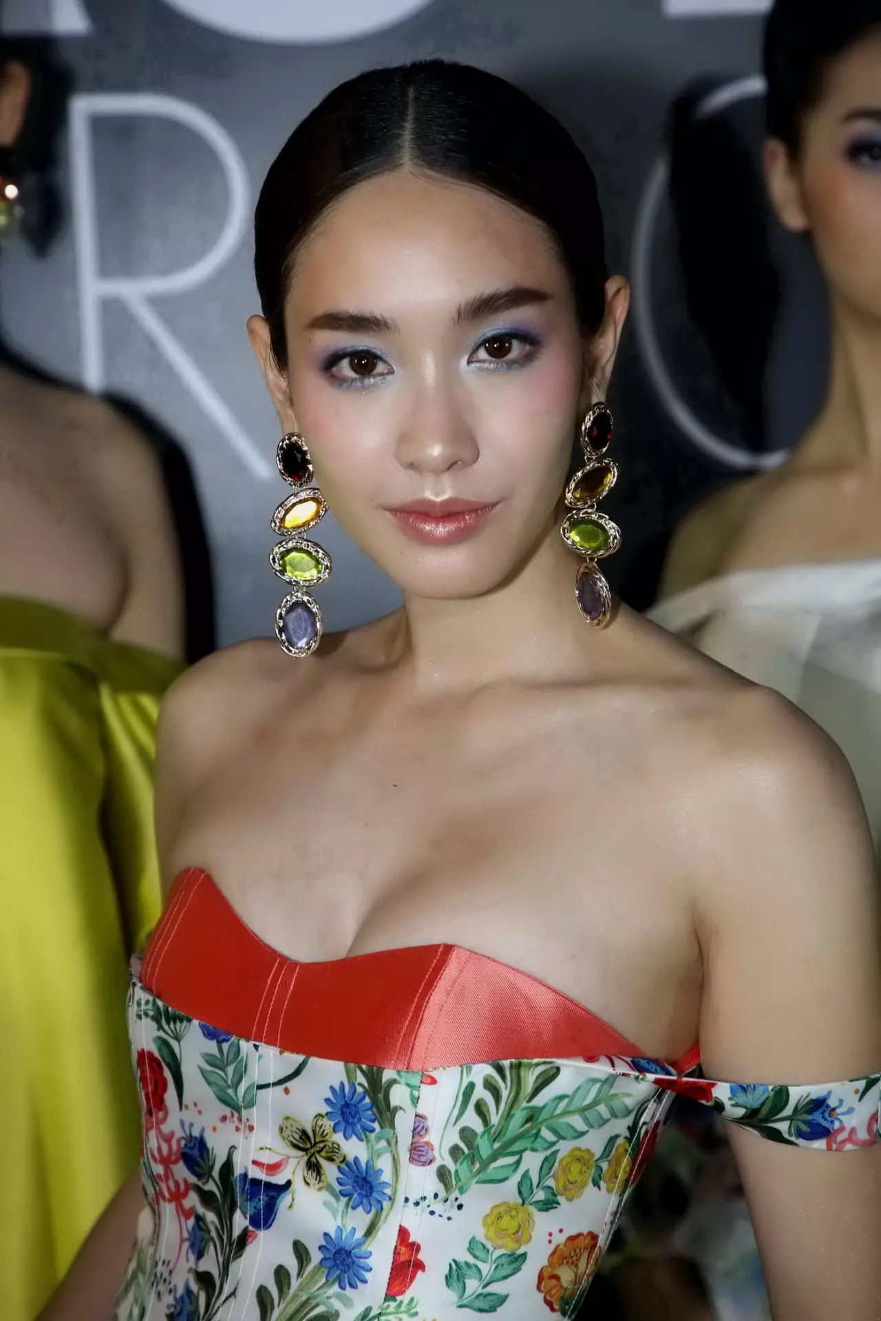 ส่องเทรนด์แต่งหน้าปี 2019 เทคนิคแต่งตาม 8 ลุค 4 ฤดูกาล
