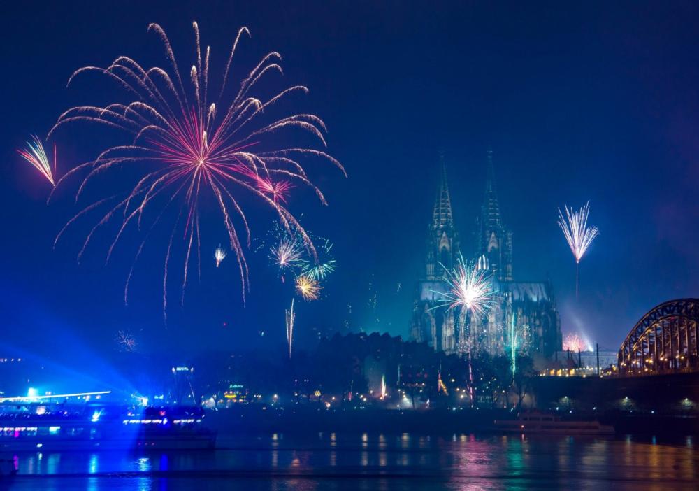 การแสดงแสงสีและดอกไม้ไฟที่เมืองโคโลญของเยอรมนี