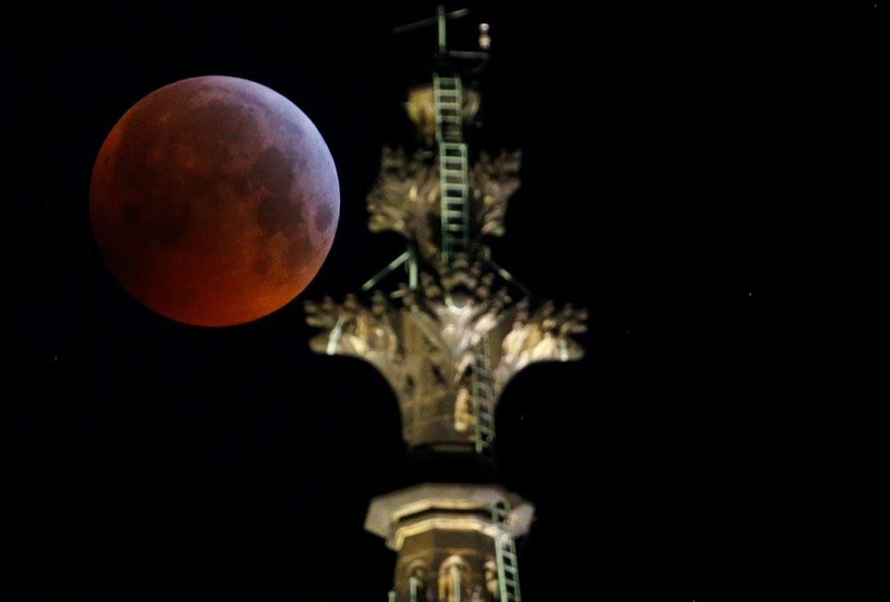 จันทรุปราคาเต็มดวงที่เมืองโคโลญ ของเยอรมนี