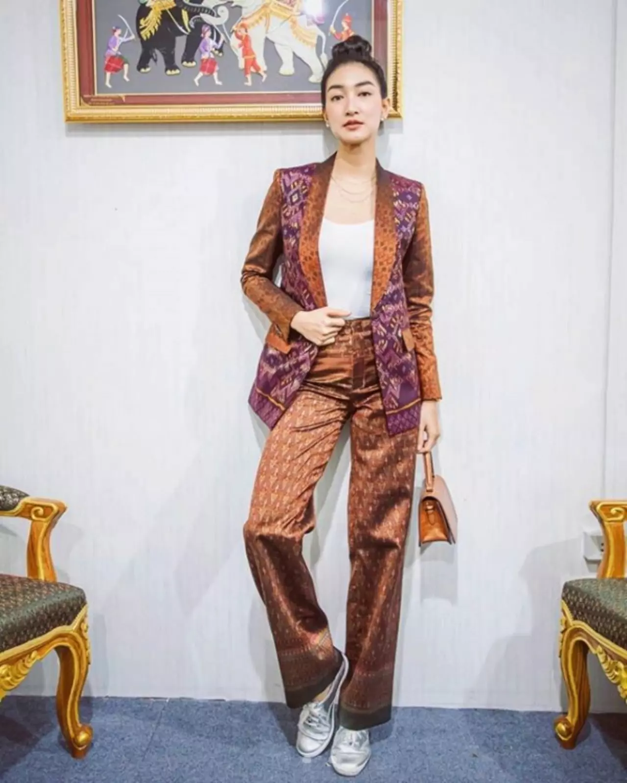 ส่อง "แฟชั่น" 3 สาวคนดังใส่ "ผ้าไทย" โด่งดังไกลถึงต่างแดน!