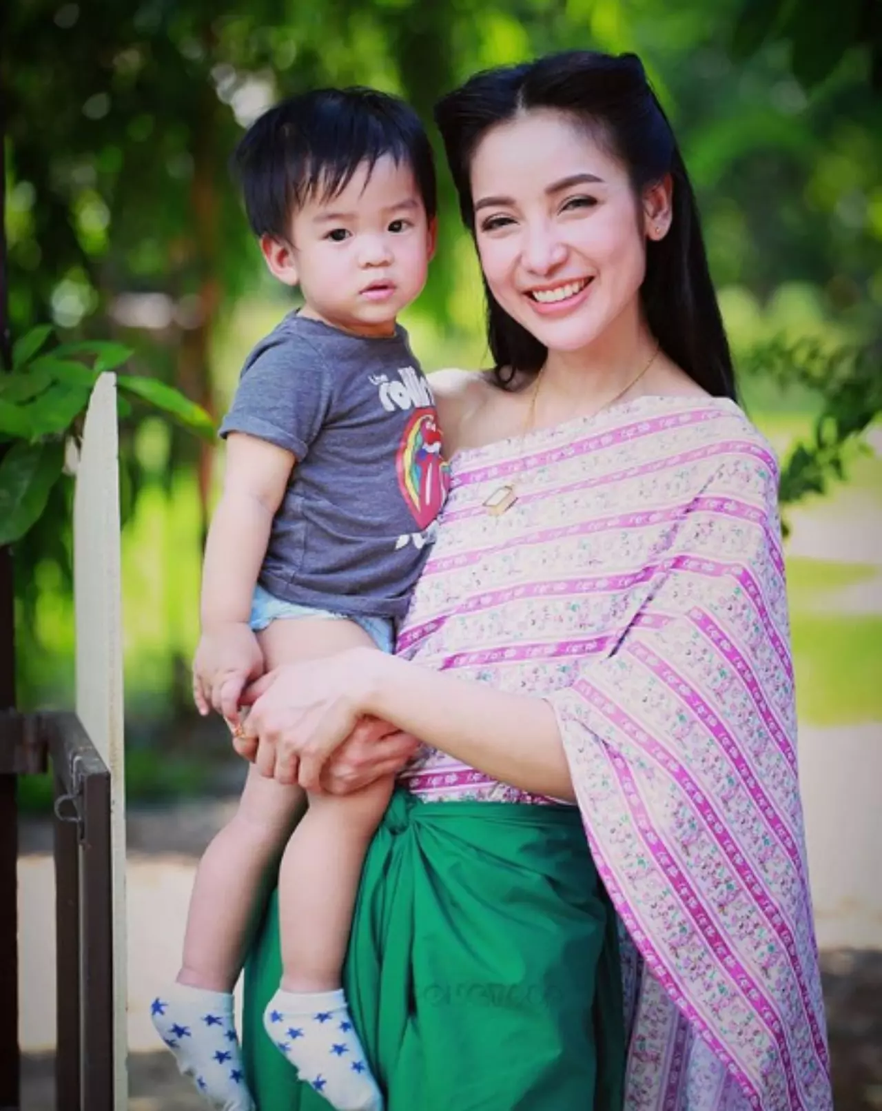 "แฟชั่น" สไบย้อนยุค ประชันชุดสวยด้วยเสื้อผ้ายุครัตนโกสินทร์