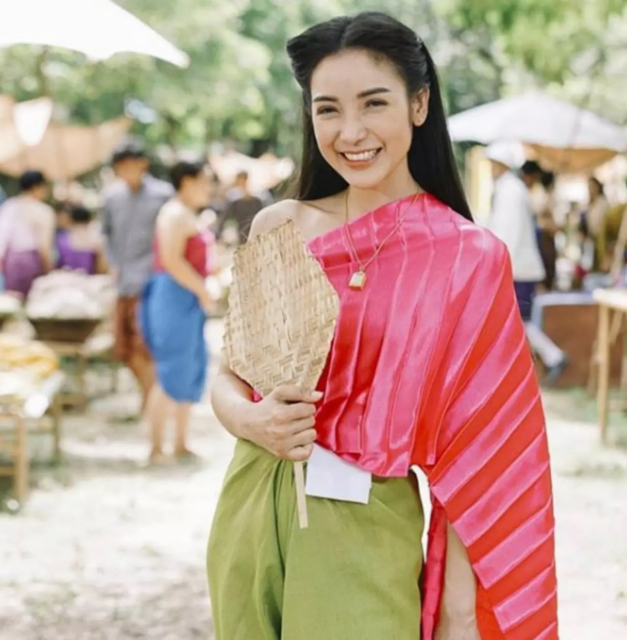 "แฟชั่น" สไบย้อนยุค ประชันชุดสวยด้วยเสื้อผ้ายุครัตนโกสินทร์