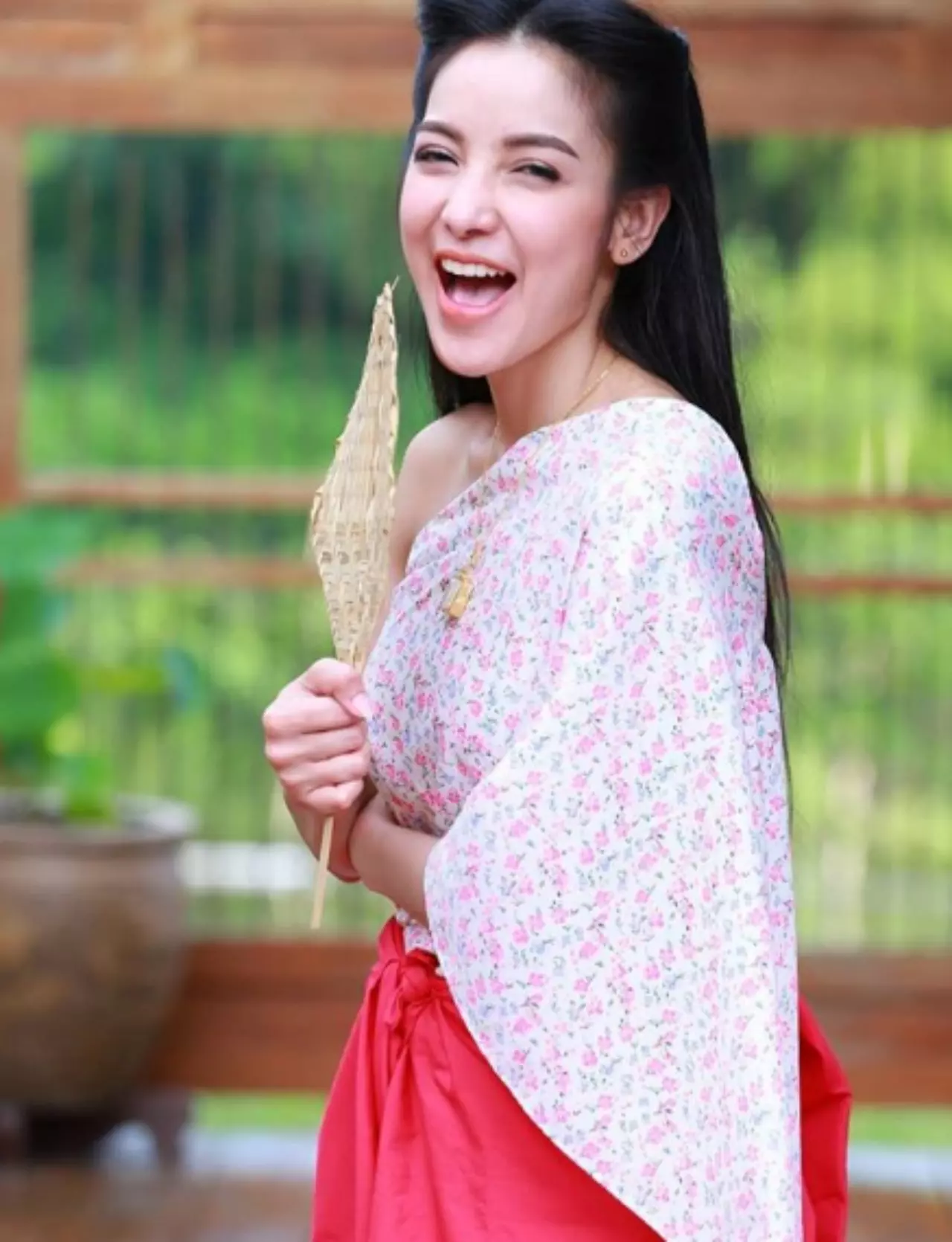 "แฟชั่น" สไบย้อนยุค ประชันชุดสวยด้วยเสื้อผ้ายุครัตนโกสินทร์