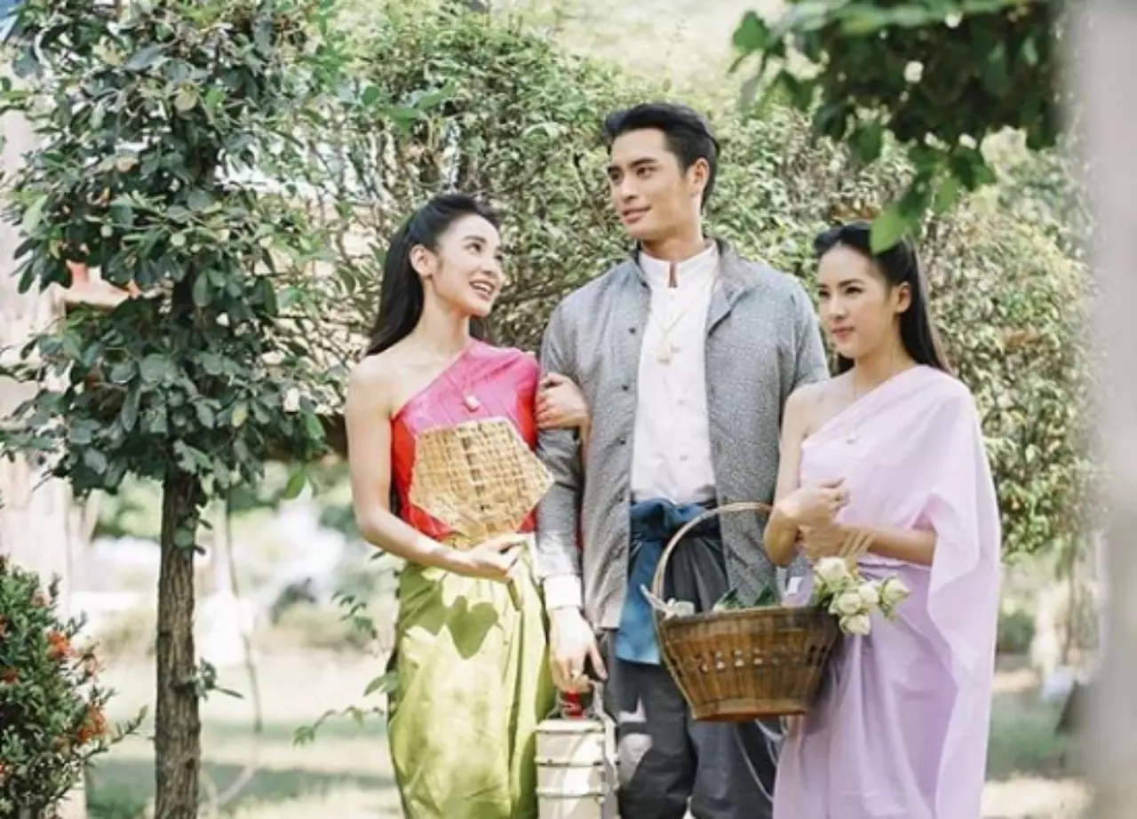 "แฟชั่น" สไบย้อนยุค ประชันชุดสวยด้วยเสื้อผ้ายุครัตนโกสินทร์