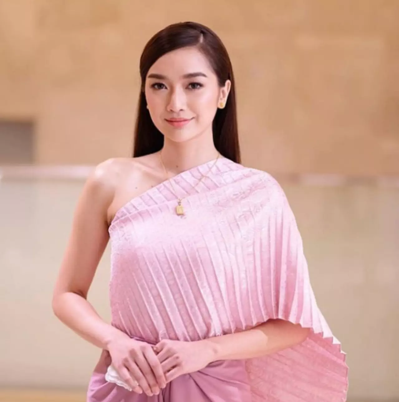 "แฟชั่น" สไบย้อนยุค ประชันชุดสวยด้วยเสื้อผ้ายุครัตนโกสินทร์
