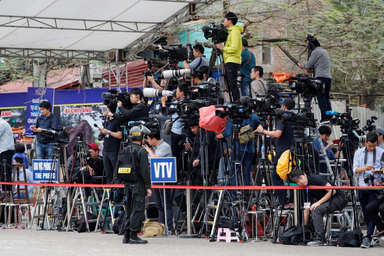 นักข่าว-ช่างภาพจำนวนมากมารอรายงานข่าว-ถ่ายรูป คิม จอง อึน เยือนเวียดนาม