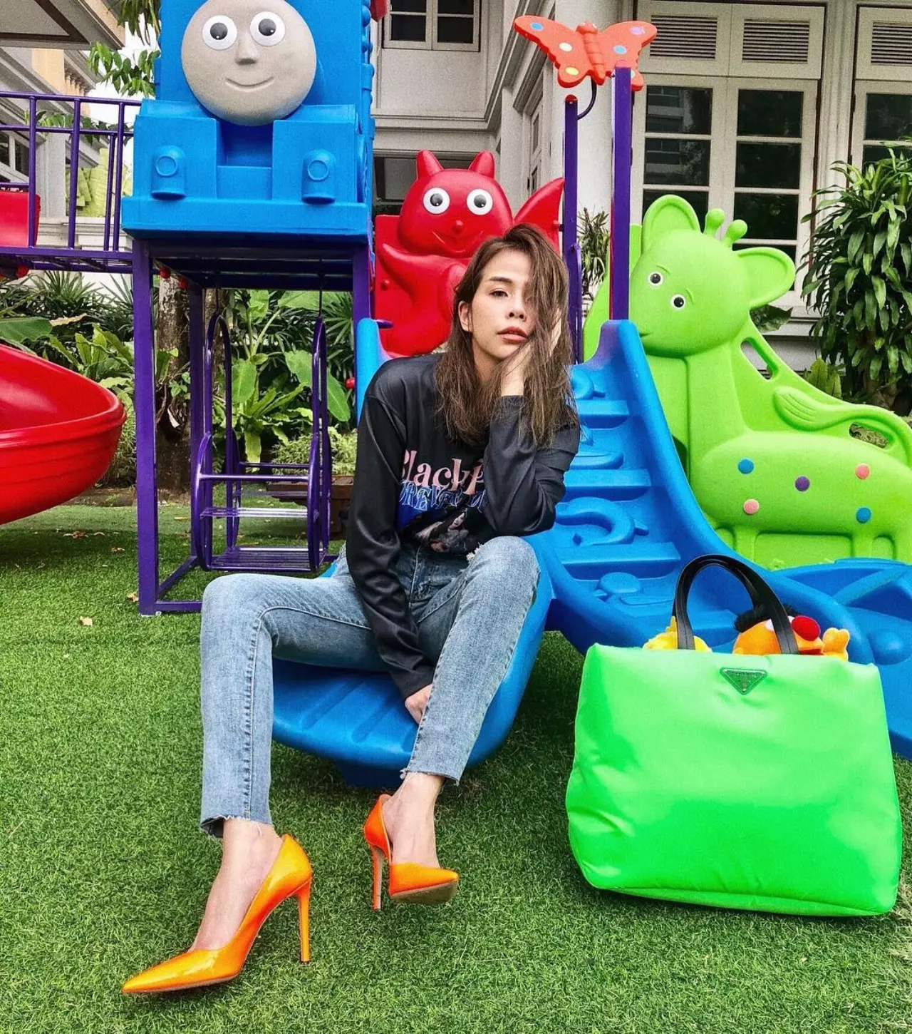 "แฟชั่น" โทน "สีนีออน" แมตช์รับซัมเมอร์ แสบ สะท้อนทุกสายตา