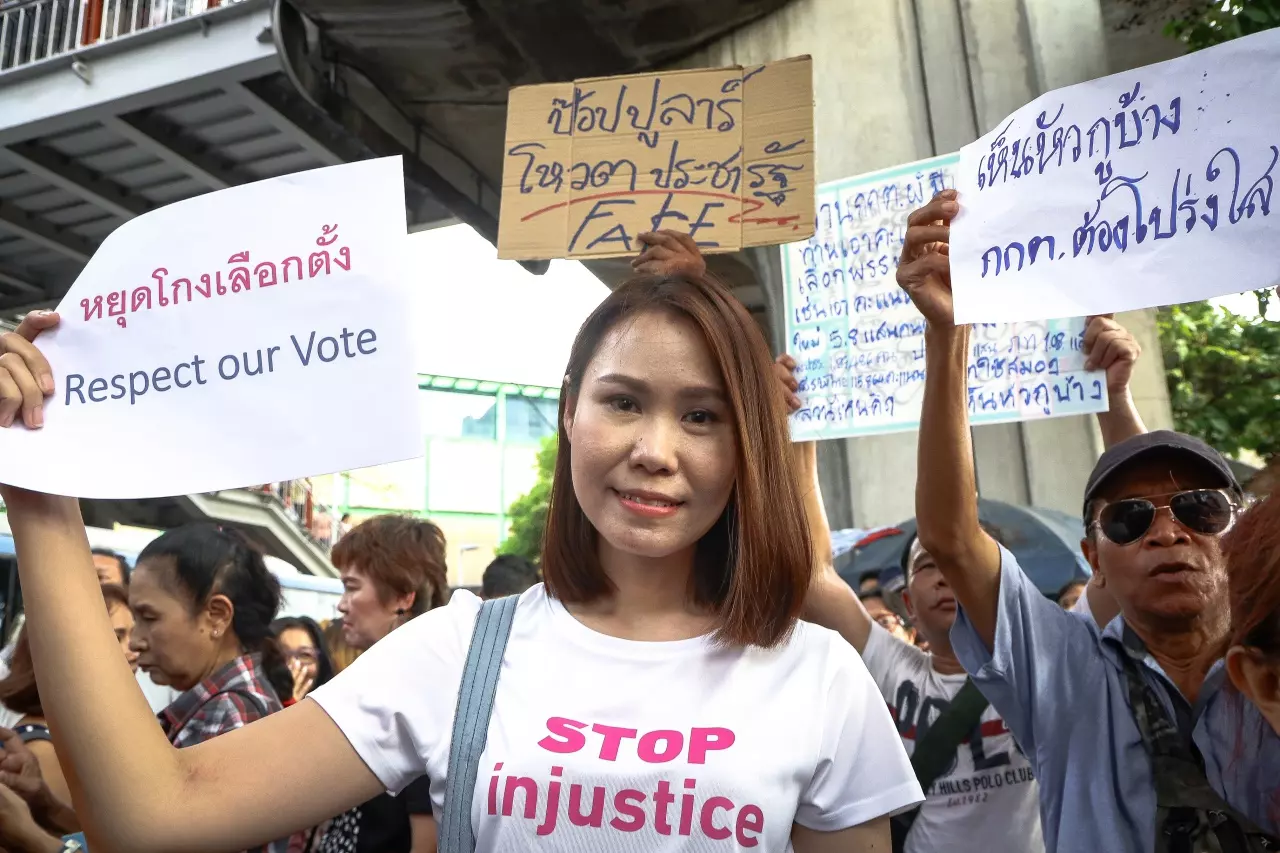 ประมวลภาพ ชุมนุมขับไล่กกต.กลางกรุง "ม็อบแรก"หลังเลือกตั้ง