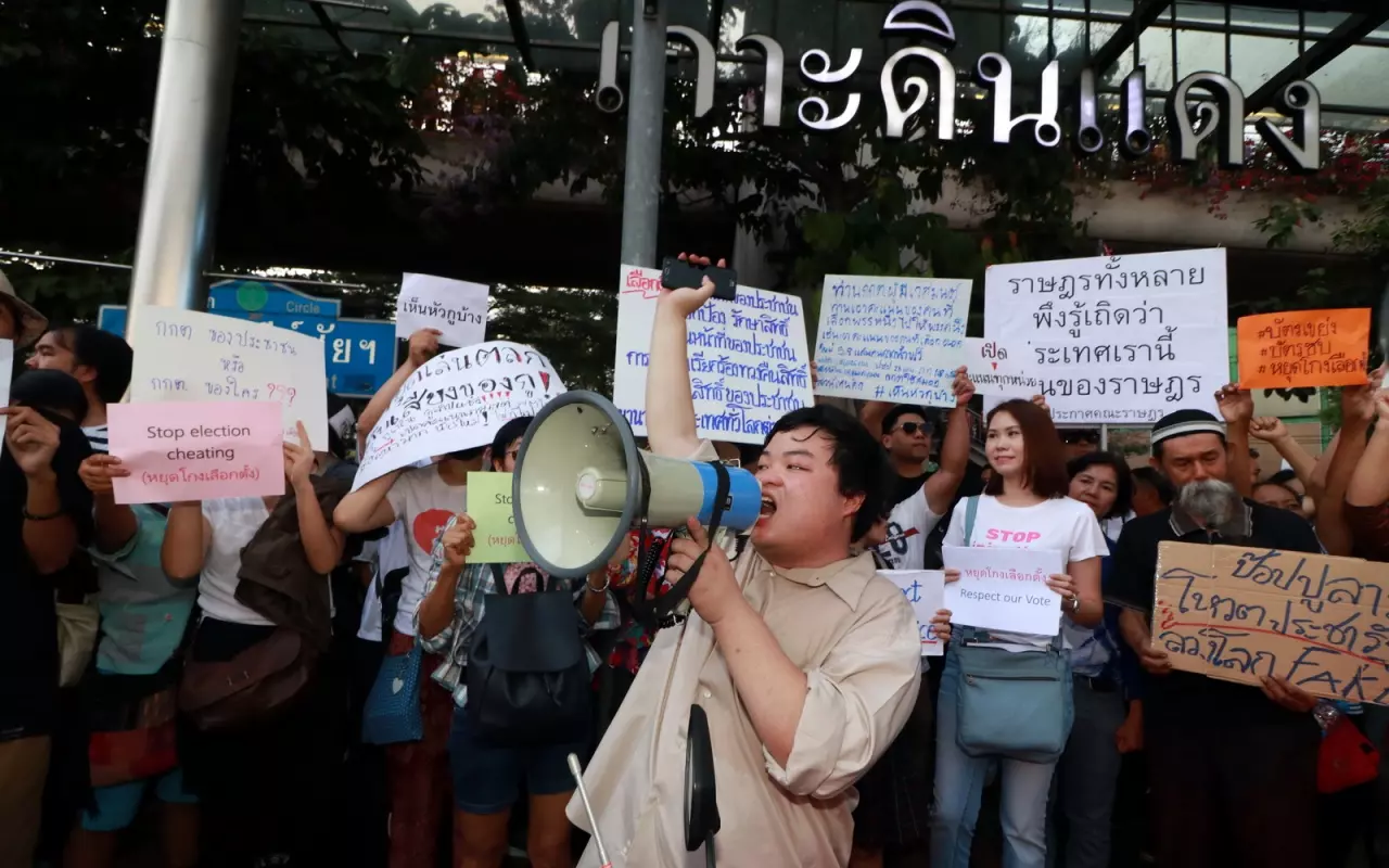 ประมวลภาพ ชุมนุมขับไล่กกต.กลางกรุง "ม็อบแรก"หลังเลือกตั้ง