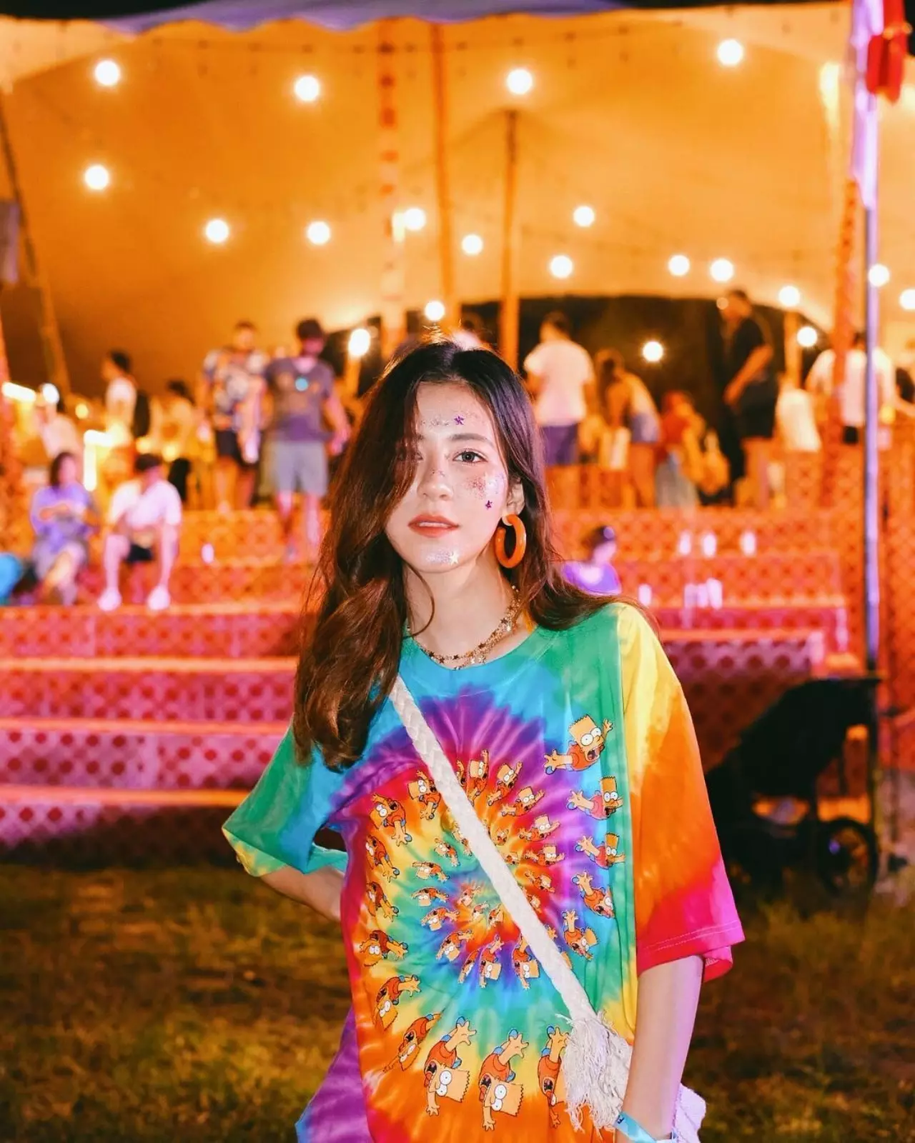 "แฟชั่นสงกรานต์" สุดฮิต "เสื้อมัดย้อม-เสื้อนีออน" ใส่แล้วต้องโดนสาด!