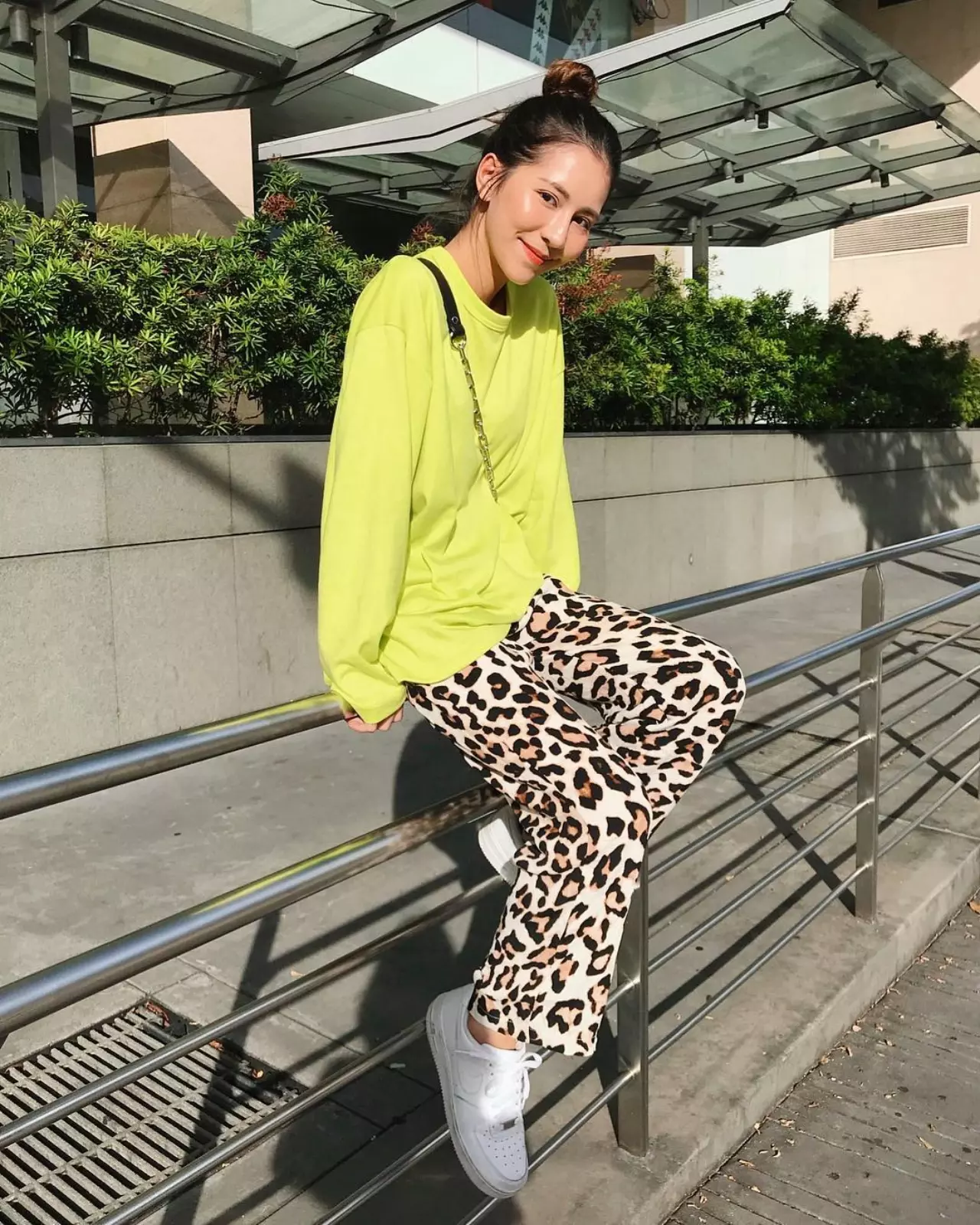 "แฟชั่นสงกรานต์" สุดฮิต "เสื้อมัดย้อม-เสื้อนีออน" ใส่แล้วต้องโดนสาด!