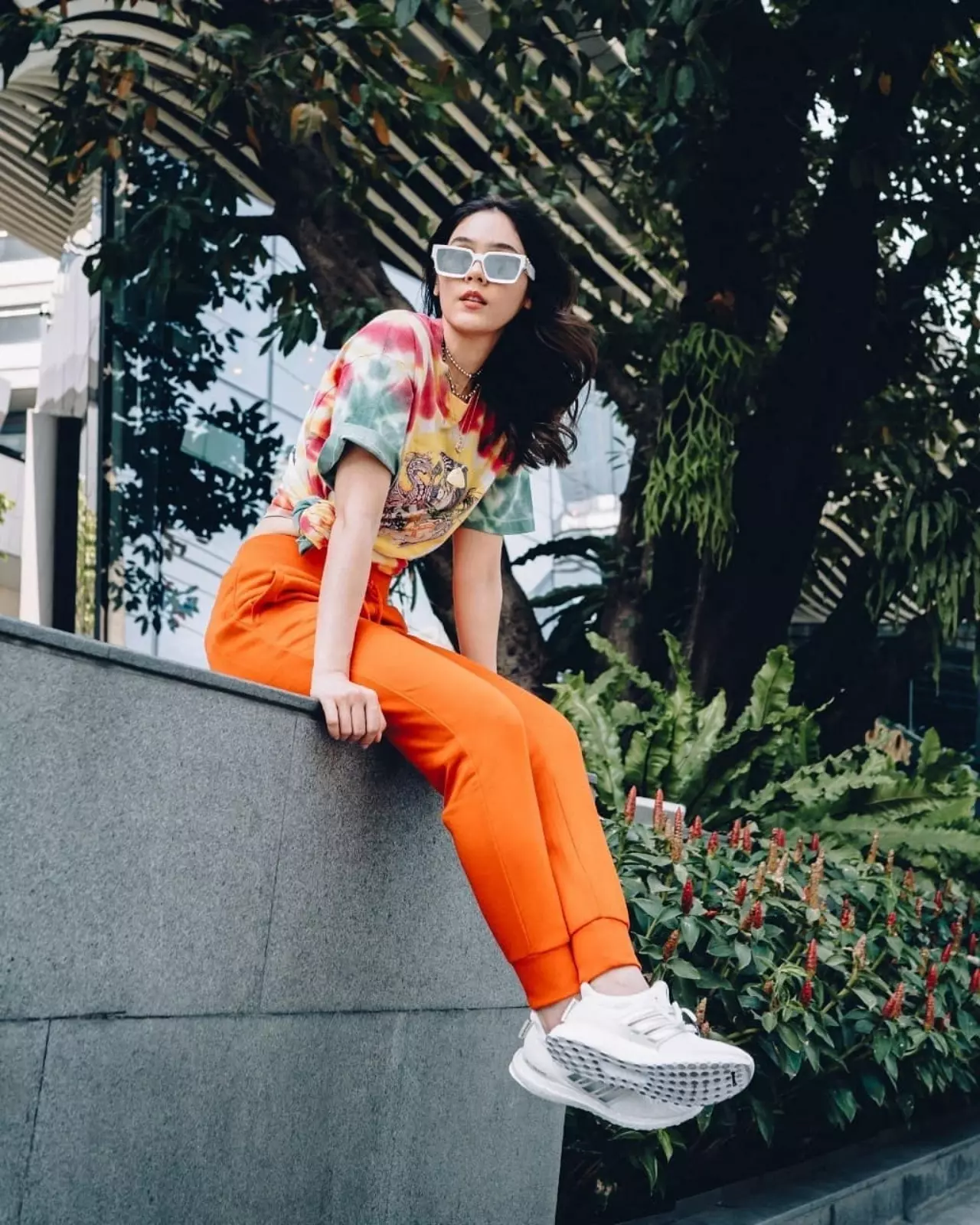 "แฟชั่นสงกรานต์" สุดฮิต "เสื้อมัดย้อม-เสื้อนีออน" ใส่แล้วต้องโดนสาด!
