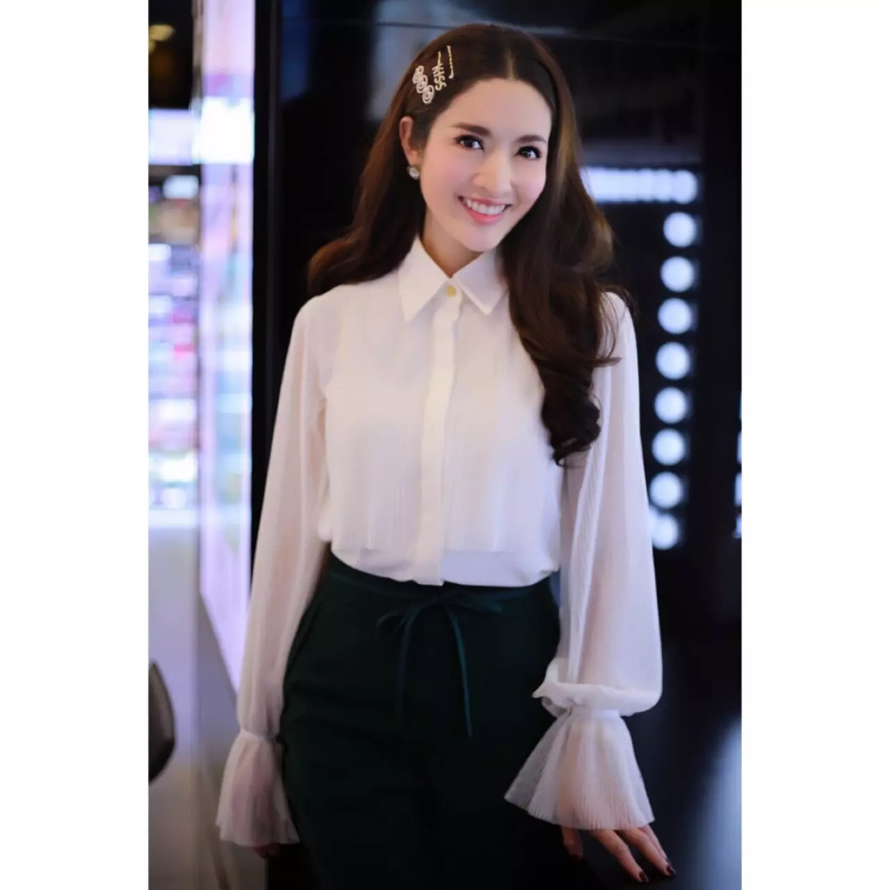 ไอเดียแต่ง "ชุดขาว" ไปวัด สวยสง่าสไตล์ "ผู้หญิง" ท็อประดับประเทศ!