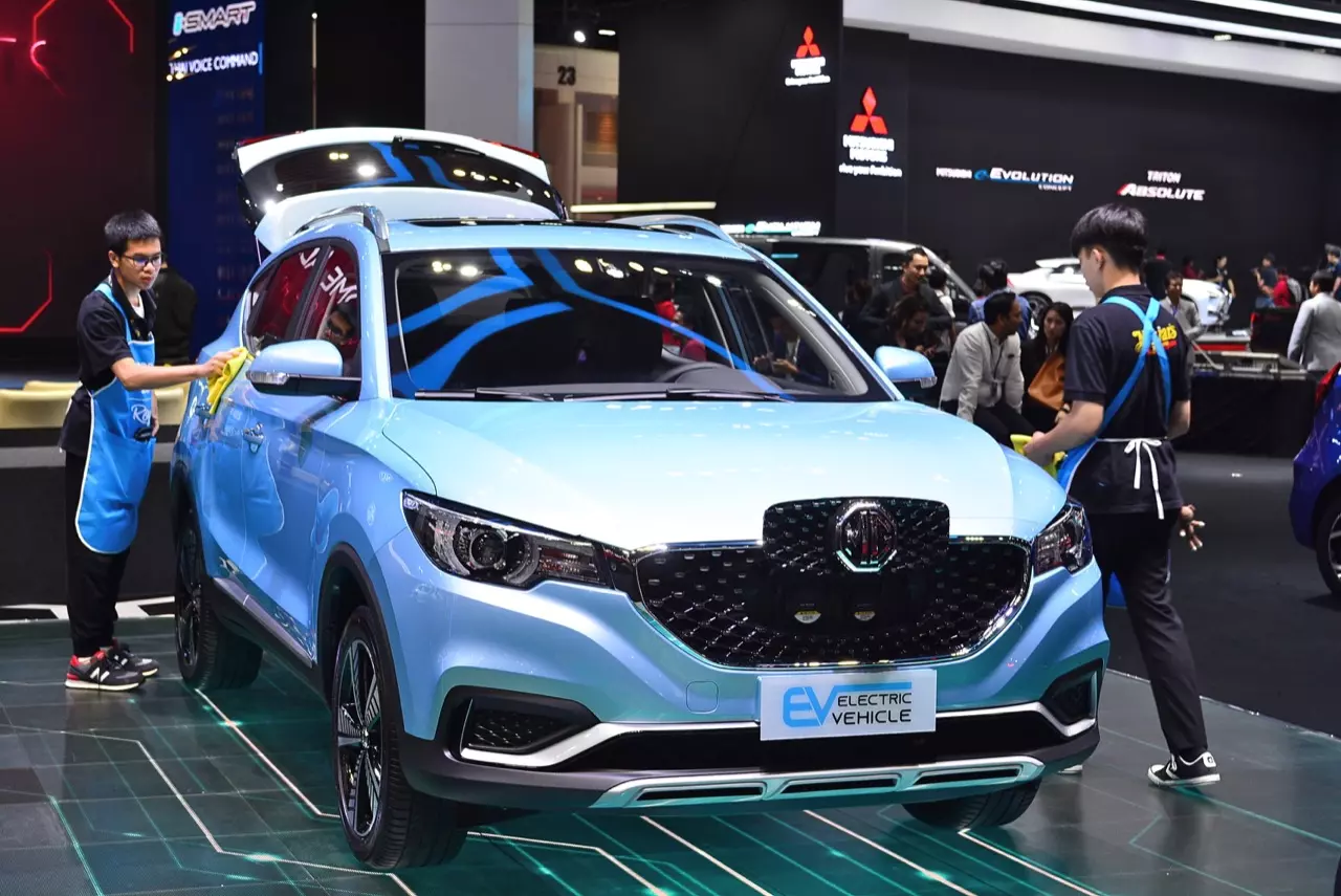 ขายให้เด็กมันดู! MG V80 รถตู้ไซส์ยักษ์ รุ่นและราคามาแล้ว