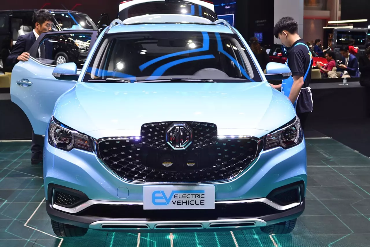 ขายให้เด็กมันดู! MG V80 รถตู้ไซส์ยักษ์ รุ่นและราคามาแล้ว