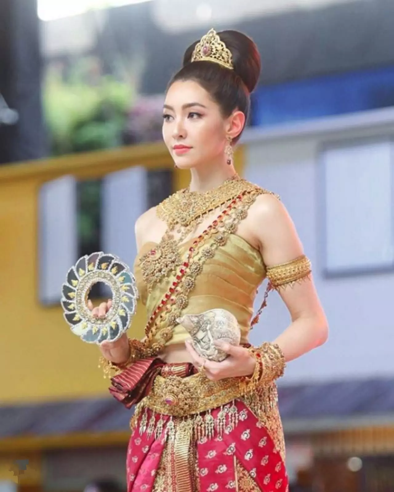 3 คนดัง "นางสงกรานต์" ใส่ "ชุดไทย" แปลงร่างเป็น "ทุงสะเทวี"