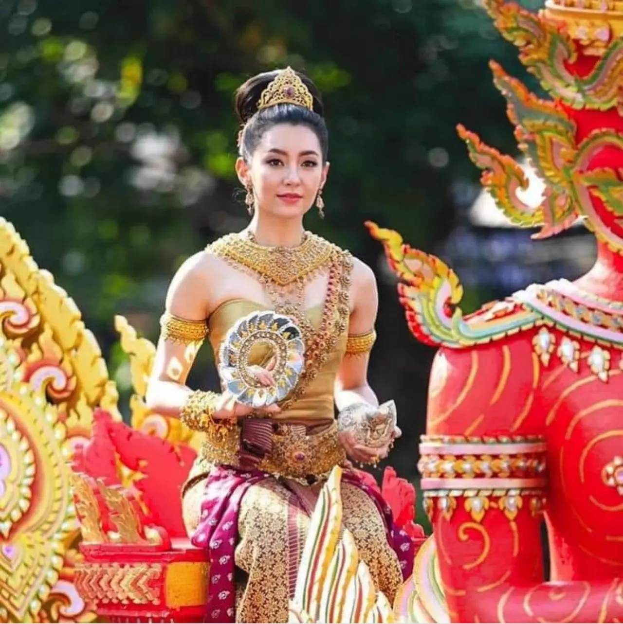 3 คนดัง "นางสงกรานต์" ใส่ "ชุดไทย" แปลงร่างเป็น "ทุงสะเทวี"