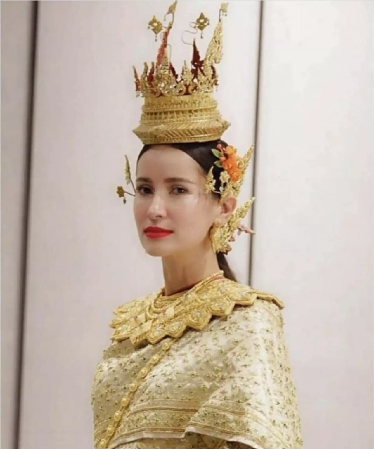 3 คนดัง "นางสงกรานต์" ใส่ "ชุดไทย" แปลงร่างเป็น "ทุงสะเทวี"