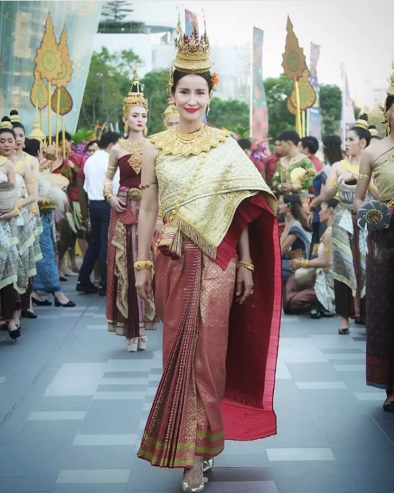 3 คนดัง "นางสงกรานต์" ใส่ "ชุดไทย" แปลงร่างเป็น "ทุงสะเทวี"